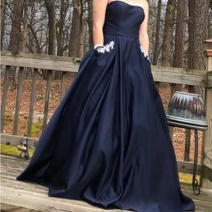 Size 0/2 small prom dress worn once still in protective cover